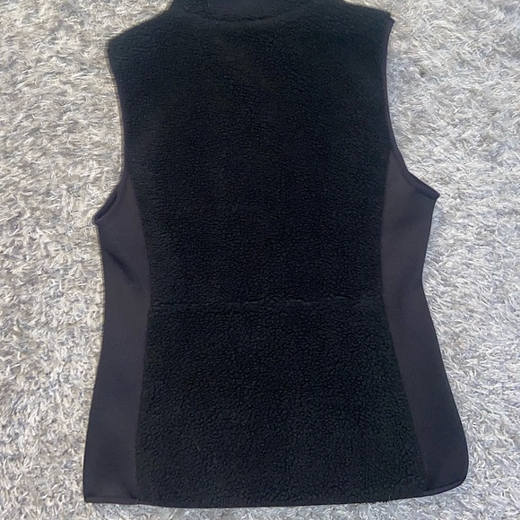 Fabletics Fuzzy Vest - Picture 3 of 4